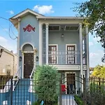 Modern 4br Retreat Walk To Downtown *