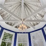 Walker Mansion On St Charles Ave - Unit 6