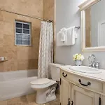 Hosteeva Modern Condo Near Magazine St & Close To Fq