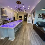 Blue Crawfish Boutique Hotel & Pool Bar