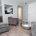 1Br Frenchmen Stay W Pool, Hot Tub & Balcony