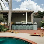 Luxurious 9br Heated Pool & Holiday home *
