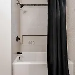 Luxe 6-bedroom Garden District Retreat Pool *