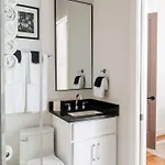 Expansive 7 Bedroom Heated Pool & Holiday home New Orleans