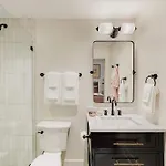Luxe 6-bedroom Garden District Retreat Pool Holiday home *