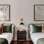 Luxe 6-bedroom Garden District Retreat Pool * New Orleans