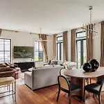Luxe 6-bedroom Garden District Retreat Pool Holiday home *
