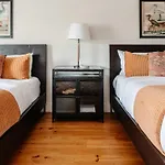 Luxe 7 Bedroom Heated Pool &
