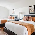 Luxe 7 Bedroom Heated Pool & Holiday home *