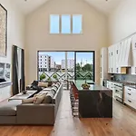 Luxe 7 Bedroom Heated Pool & Holiday home New Orleans