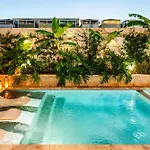 Holiday home Expansive 7 Bedroom Heated Pool &