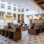 Hilton New Orleans Riverside
