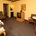 Hotel Embassy By Hilton Convention Center 3*