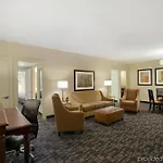 Hotel Embassy By Hilton Convention Center