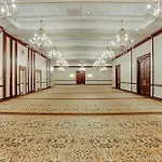 Hotel Embassy By Hilton Convention Center 3*