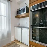 Spacious 4Br Condo On Carondelet Near All Hot Spo