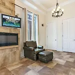 Spacious 4Br Condo On Carondelet Near All Hot Spo