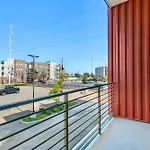 Private Living Villa Near City Hot Spots