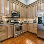 Cozy And Charming House Close To St Charles Ave
