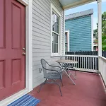 Cozy And Charming House Close To St Charles Ave
