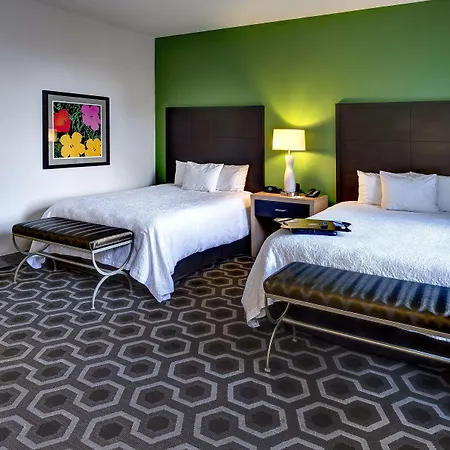 Hampton & Downtown French Quarter Area Hotel