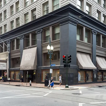 Hampton & Downtown French Quarter Area Hotel