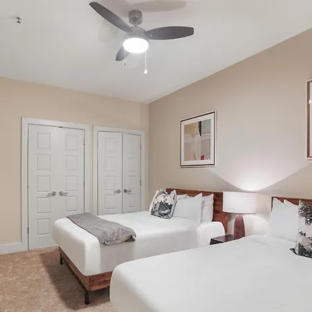 Ideal Next Door To French Quarter *