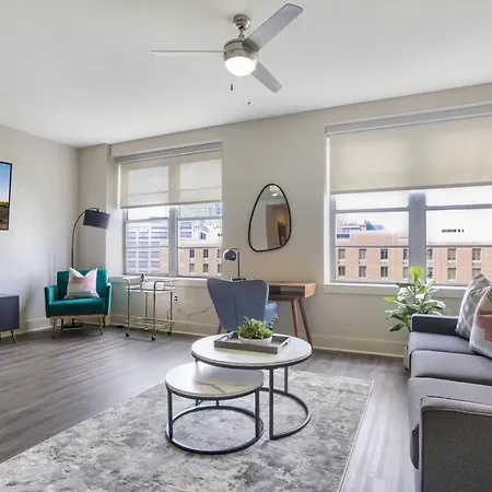Ideal Next Door To French Quarter Apartment *