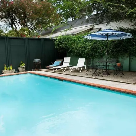 Pershing Apartment *