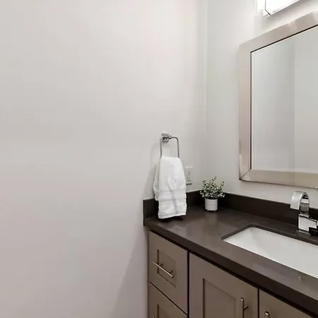 Modern Bywater Condo- Off Street Parking ! *