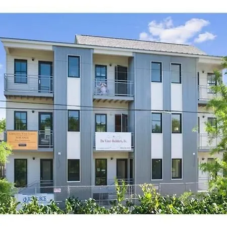 Modern Bywater Condo- Off Street Parking !