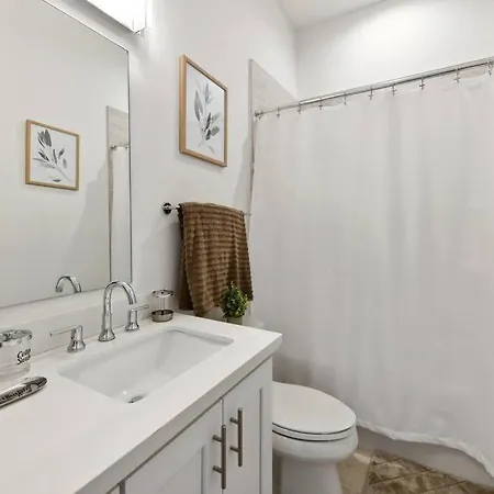 Modern Bywater Condo- Off Street Parking ! * New Orleans