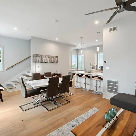 Modern Bywater Condo- Off Street Parking ! New Orleans