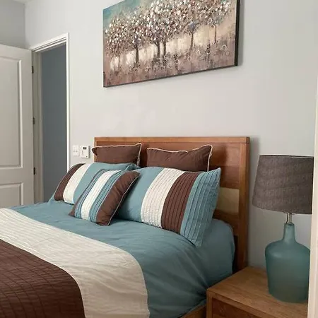 Modern Bywater Condo- Off Street Parking ! Apartment