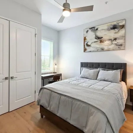 Apartment Modern Bywater Condo- Off Street Parking ! New Orleans