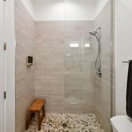 Modern Bywater Condo- Off Street Parking ! Apartment *