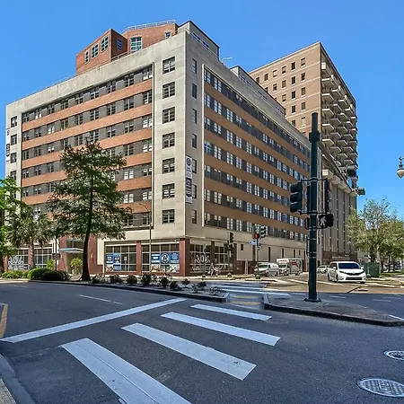 Spacious Luxury 4br Moments From French Quarter