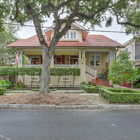 Holiday home Private Pool And Backyard Lavish Haven! *