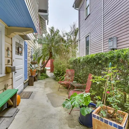 Private Pool And Backyard Lavish Haven! Holiday home New Orleans