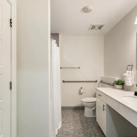The Big Easy's Finest: 4-br Luxury In Nola