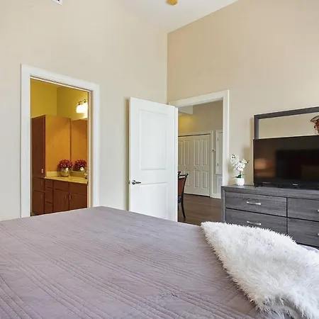 #1402- 2bd High Rise Comfy King Beds Holiday home *
