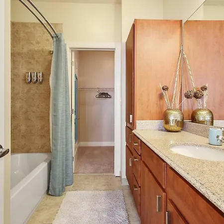 #1402- 2bd High Rise Comfy King Beds * New Orleans