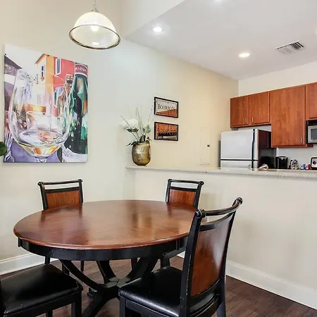 #1402- 2bd High Rise Comfy King Beds Holiday home New Orleans