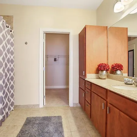#1402- 2bd High Rise Comfy King Beds New Orleans