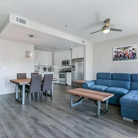 Pet-friendly Vibrant Near French Quarter Apartment *