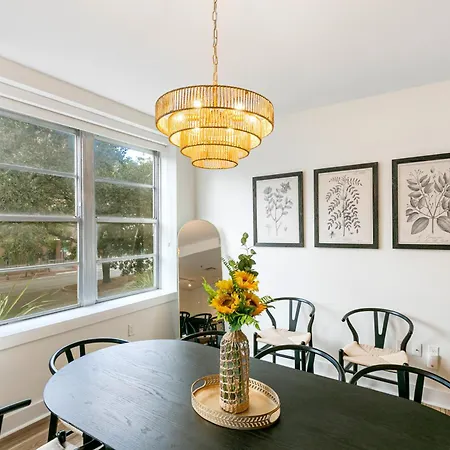 Downtown Delight 4br 2bath Luxury Apartment