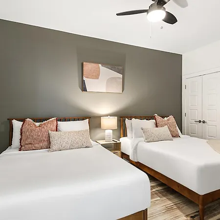 Downtown Delight 4br 2bath Luxury