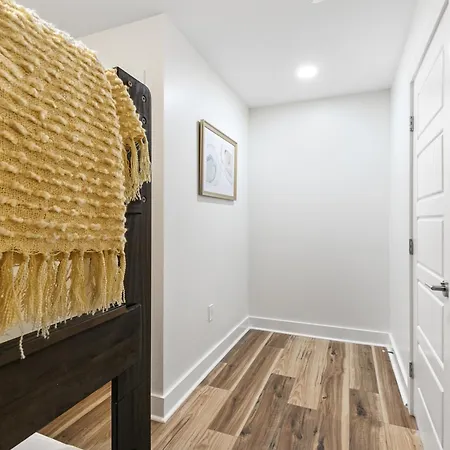 Apartment Downtown Delight 4br 2bath Luxury