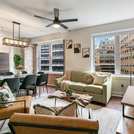Nola's Finest: 4-bedroom Luxury Apartment *