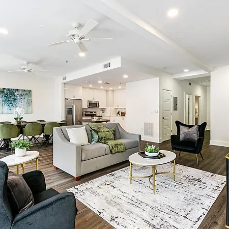 Spacious Luxury 4br Moments From French Quarter Apartment